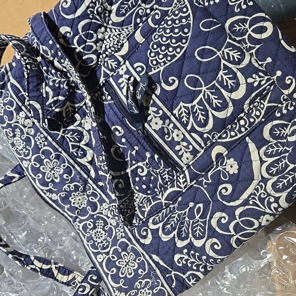 Navy zip Tote Twirly Bird Totebag Vera Bradley gently used - Picture 14 of 14